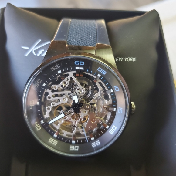 Watch - Picture 2 of 6